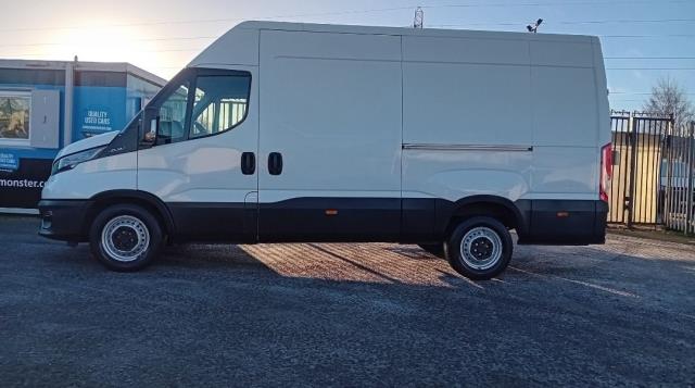 2023 Iveco Daily 2.3 High Roof Business Van 3520L Wb (NV23GFO) Image 5