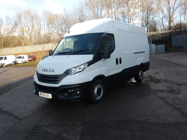 2023 Iveco Daily 35S14 2.3 High Roof Business Van 3520L WB (NV23GHJ) Image 4