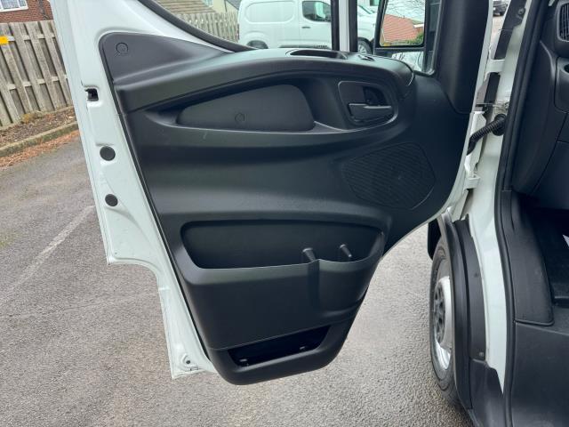 2023 Iveco Daily 2.3 High Roof Business Van 3520L WB (NV23GJE) Image 39