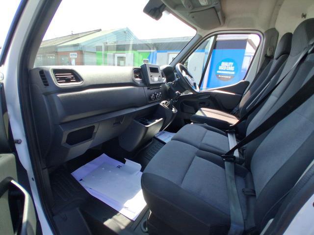 2023 Renault Master Lm35 Blue Dci 135 Advance Medium Roof Van (NV23VMX) Image 19