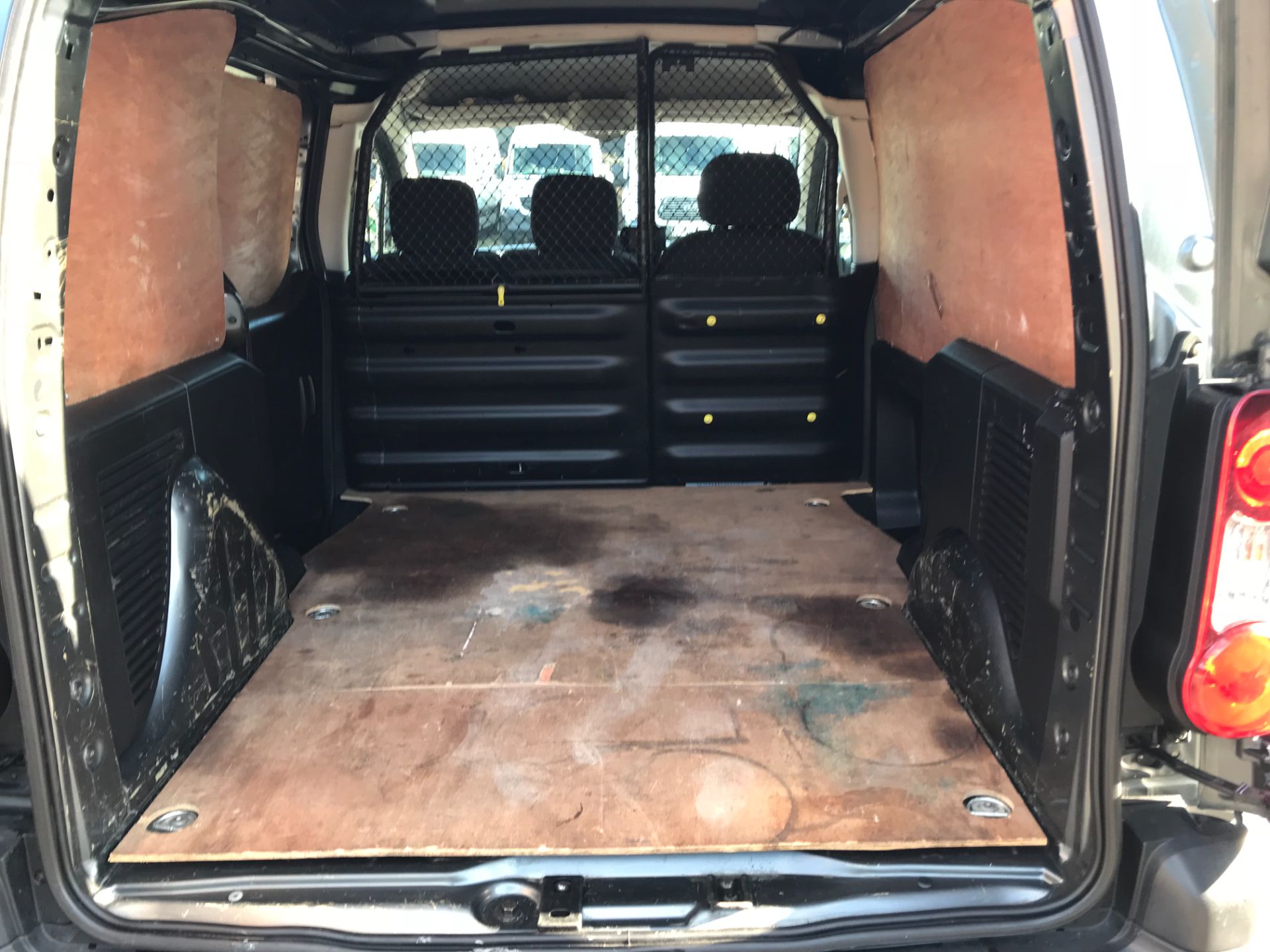 2018 Peugeot Partner 850 1.6 Bluehdi 100 Professional Van [Non Ss] EURO 6 (NV67KSX) Image 12