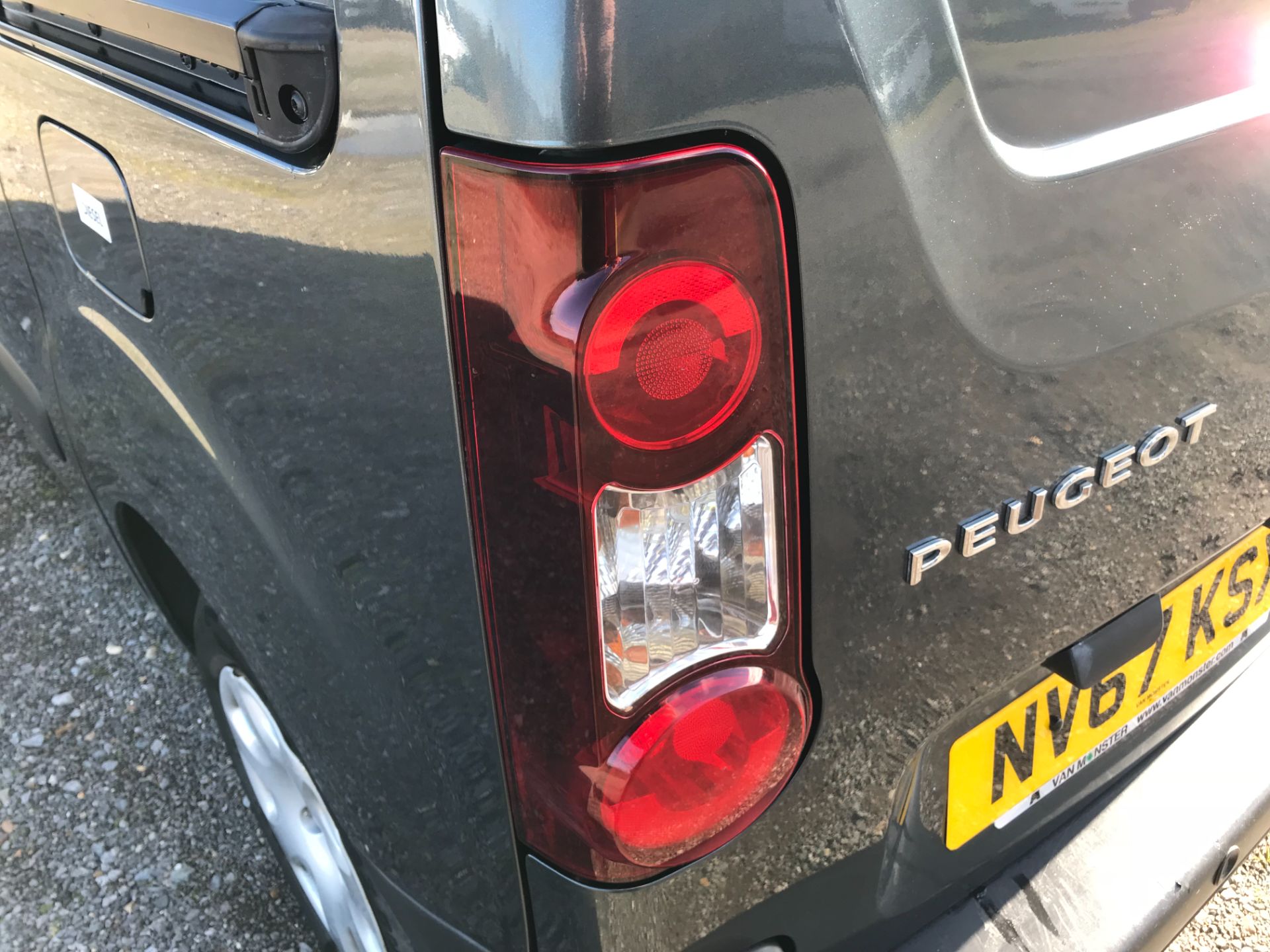 2018 Peugeot Partner 850 1.6 Bluehdi 100 Professional Van [Non Ss] EURO 6 (NV67KSX) Thumbnail 16