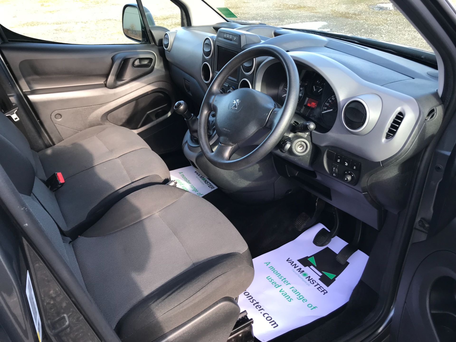 2018 Peugeot Partner 850 1.6 Bluehdi 100 Professional Van [Non Ss] EURO 6 (NV67KSX) Image 23