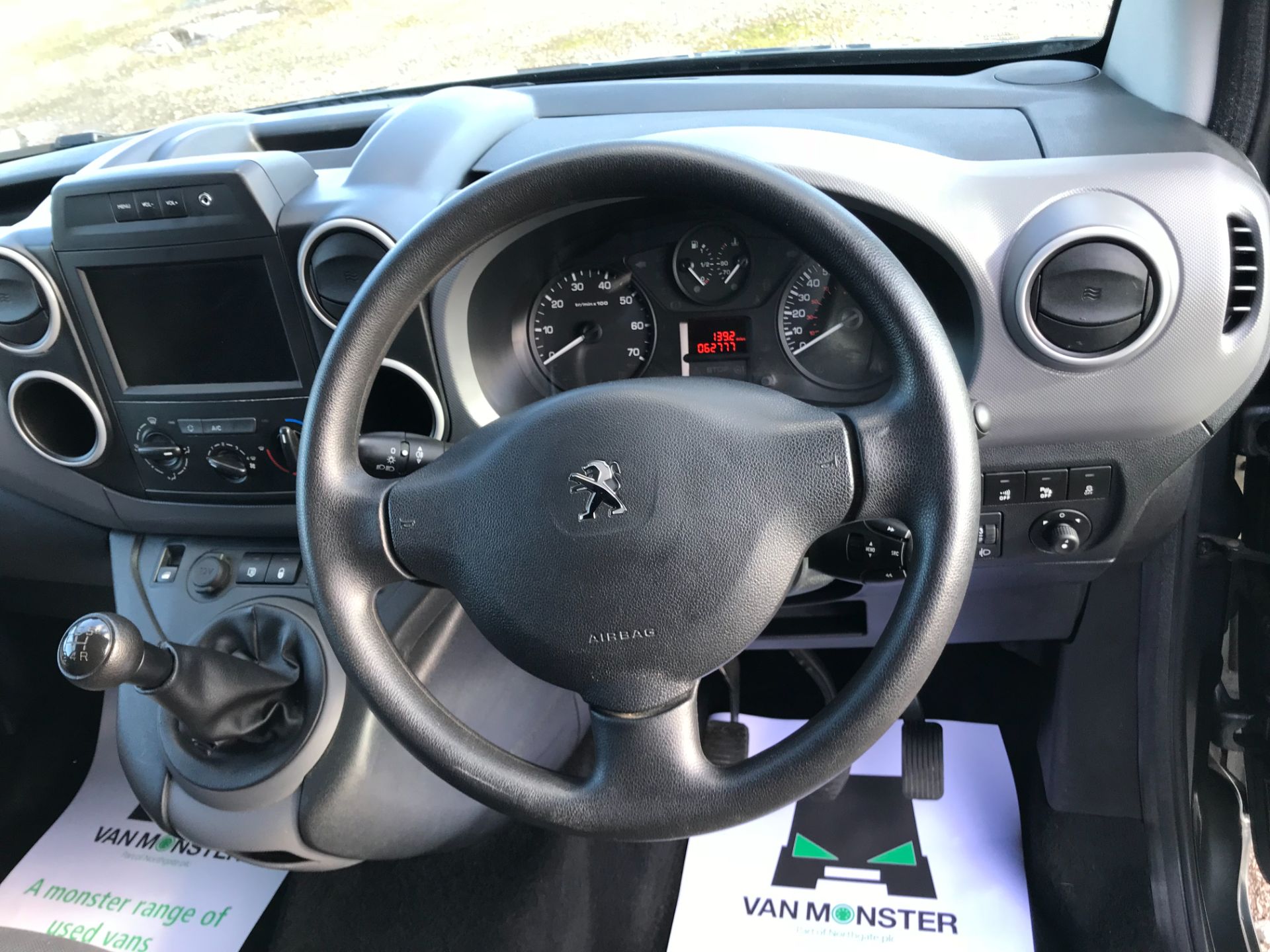 2018 Peugeot Partner 850 1.6 Bluehdi 100 Professional Van [Non Ss] EURO 6 (NV67KSX) Image 26