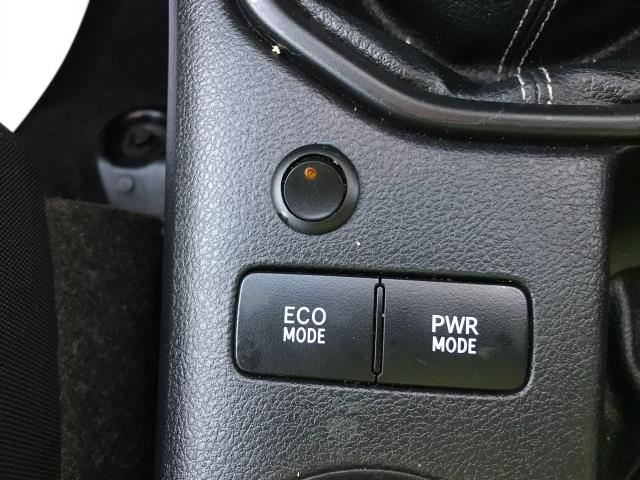 2018 Toyota Hilux ACTIVE D/CAB PICK UP 2.5 D-4D 4WD 144PS EURO 6  (NV67MYT) Image 20