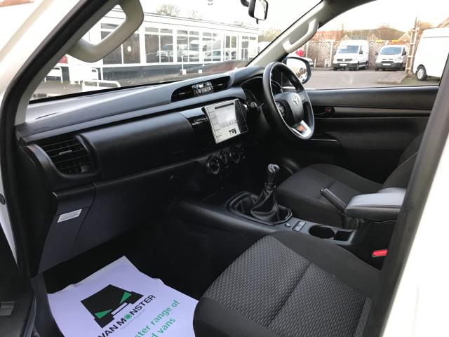 2018 Toyota Hilux ACTIVE D/CAB PICK UP 2.5 D-4D 4WD 144PS EURO 6  (NV67MYT) Thumbnail 10