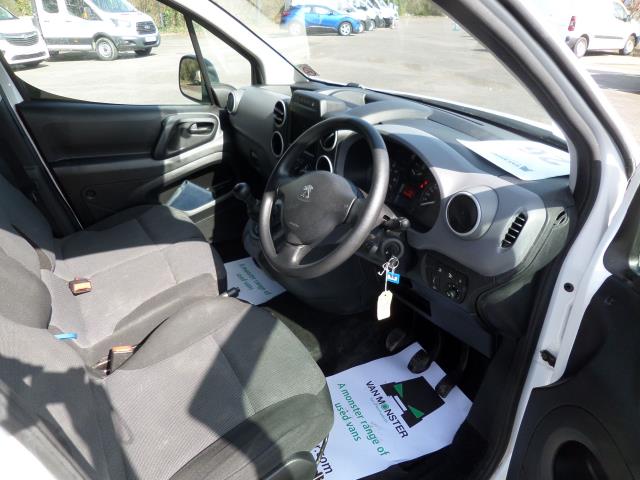 2018 Peugeot Partner 850 1.6 Bluehdi 100 Professional Van [Non Ss] Euro 6 (70 MPH Limited) (NV67OFJ) Image 11