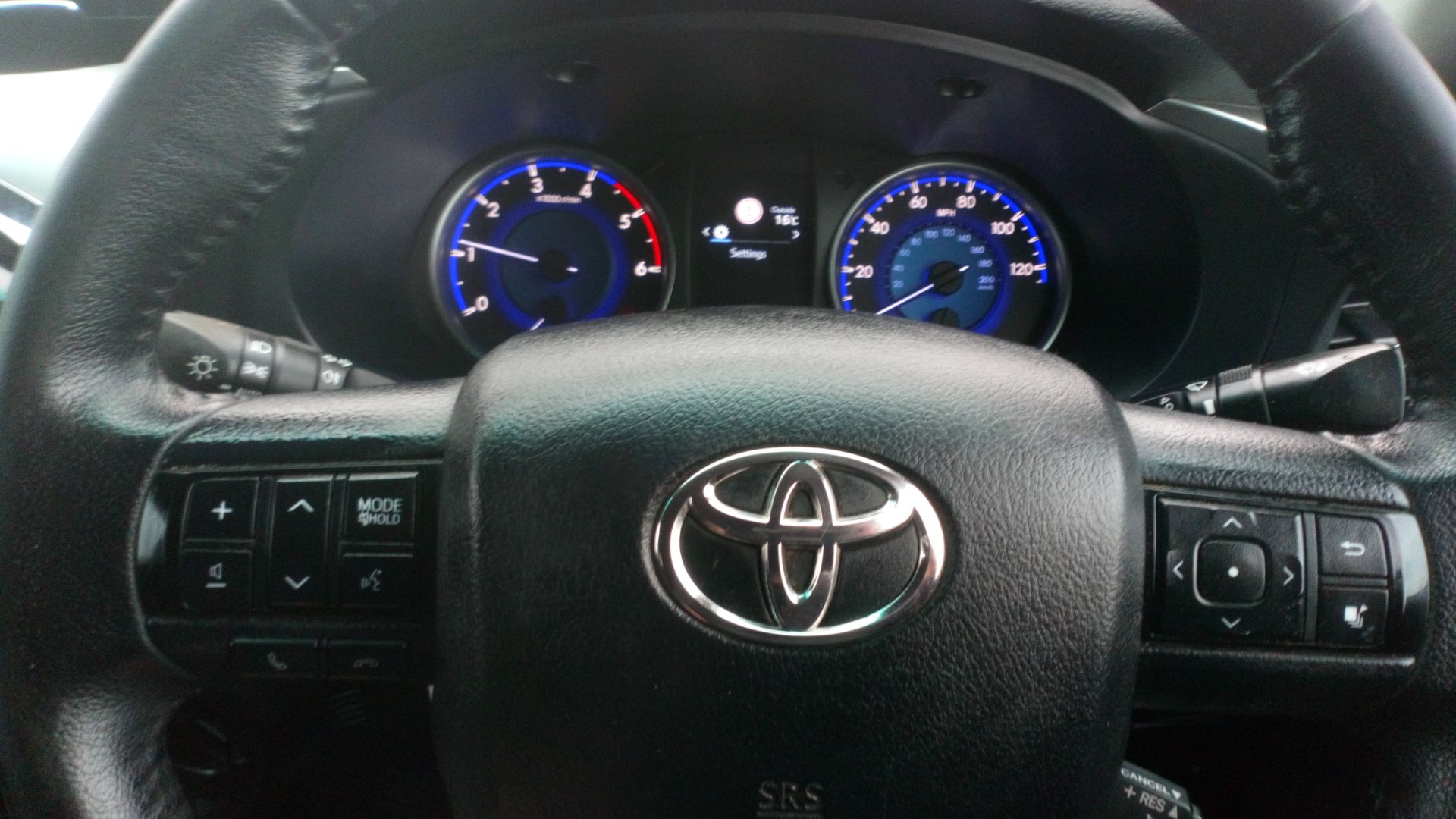 2019 Toyota Hilux Invincible D/Cab Pick Up 2.4 D-4D (NV68CVD) Thumbnail 19