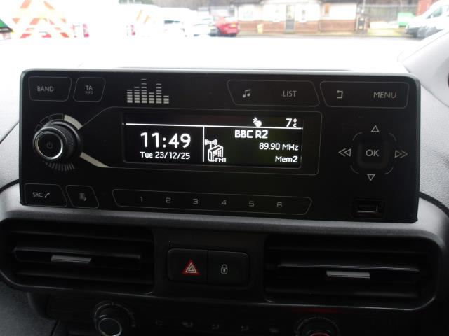 2020 Peugeot Partner 1000 1.5 Bluehdi 100 Grip Van (NV69NEO) Image 25