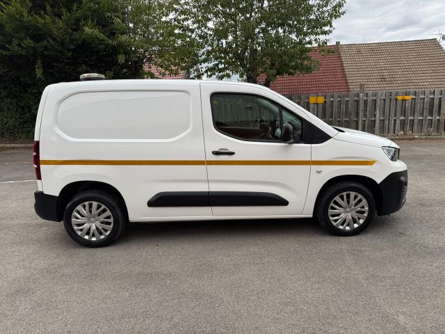 2020 Peugeot Partner L1 1000 1.5BLUE HDI 100PS PROFESSIONAL EURO 6 (NV69RBF) Image 10