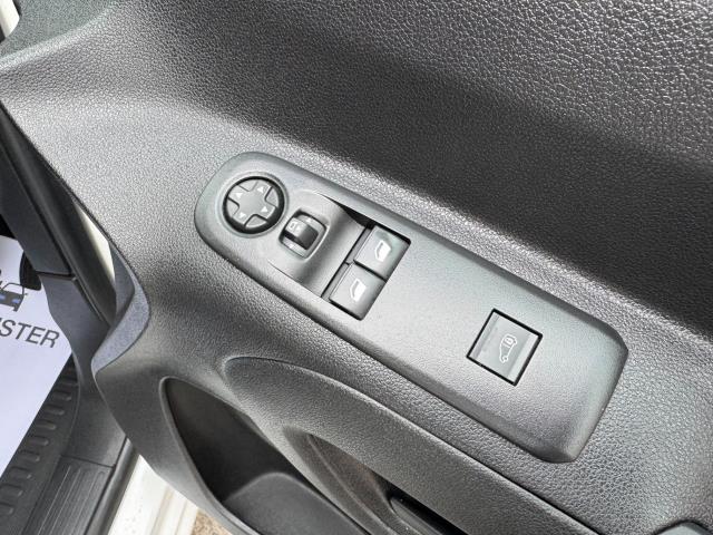 2020 Peugeot Partner L1 1000 1.5BLUE HDI 100PS PROFESSIONAL EURO 6 (NV69RBF) Image 20
