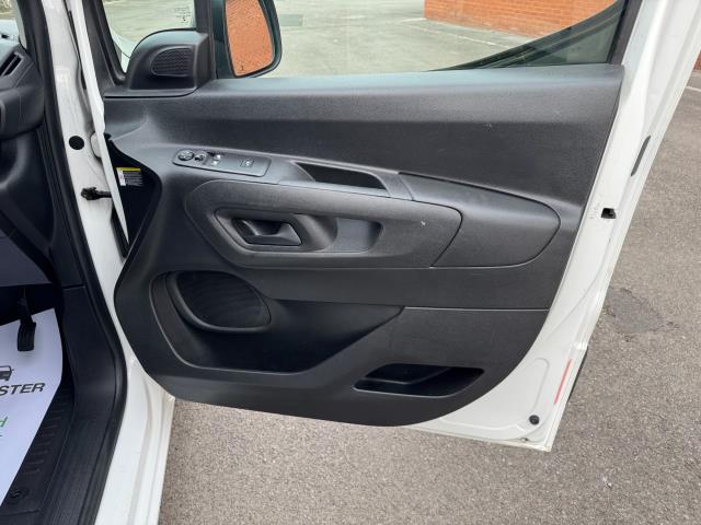 2020 Peugeot Partner L1 1000 1.5BLUE HDI 100PS PROFESSIONAL EURO 6 (NV69RBF) Image 19