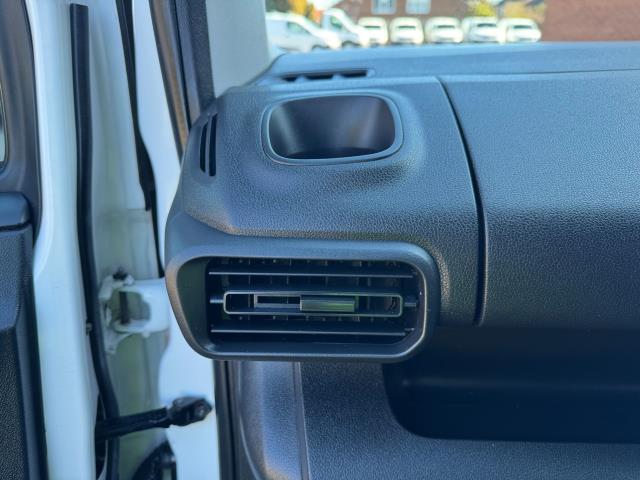2020 Peugeot Partner 1000 1.5 Bluehdi 100 Professional Van (NV69SZU) Image 37
