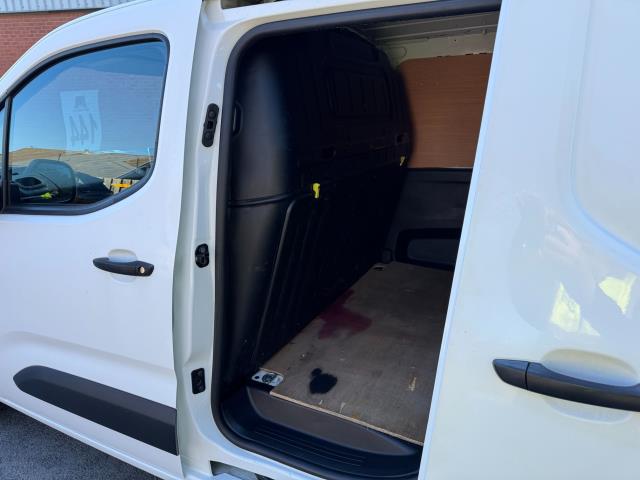 2020 Peugeot Partner 1000 1.5 Bluehdi 100 Professional Van (NV69SZU) Image 38