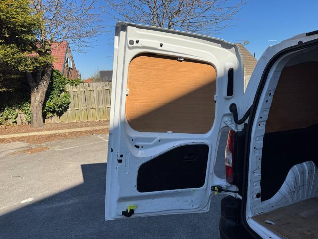 2020 Peugeot Partner 1000 1.5 Bluehdi 100 Professional Van (NV69SZU) Image 48