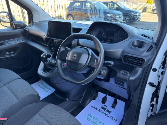 2020 Peugeot Partner 1000 1.5 Bluehdi 100 Professional Van (NV69SZU) Image 14