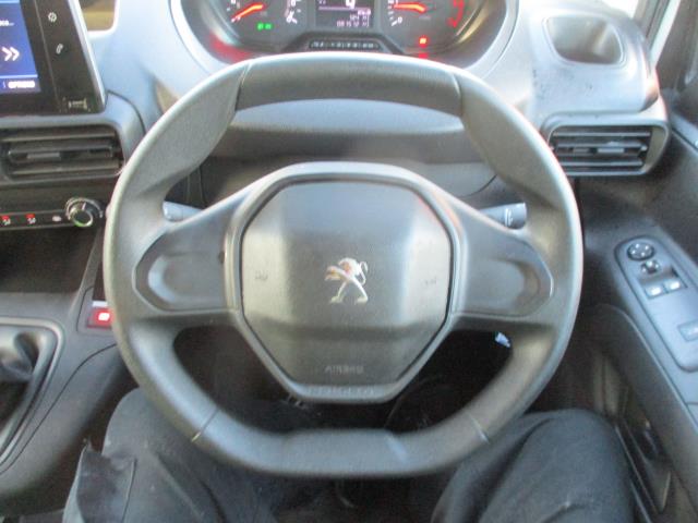 2020 Peugeot Partner 1000 1.5 Bluehdi 100 Professional Van (NV70ACF) Image 16