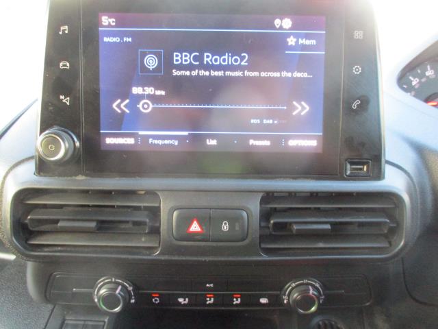 2020 Peugeot Partner 1000 1.5 Bluehdi 100 Professional Van (NV70ACF) Image 21