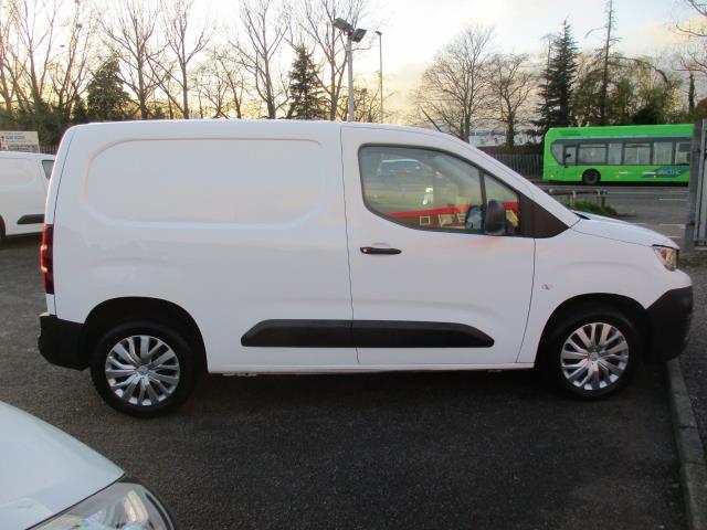 2020 Peugeot Partner 1000 1.5 Bluehdi 100 Professional Van (NV70ACF) Image 3