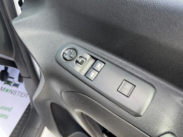 2020 Peugeot Partner 1000 1.5 Bluehdi 100 Grip Van (NV70CLX) Image 19