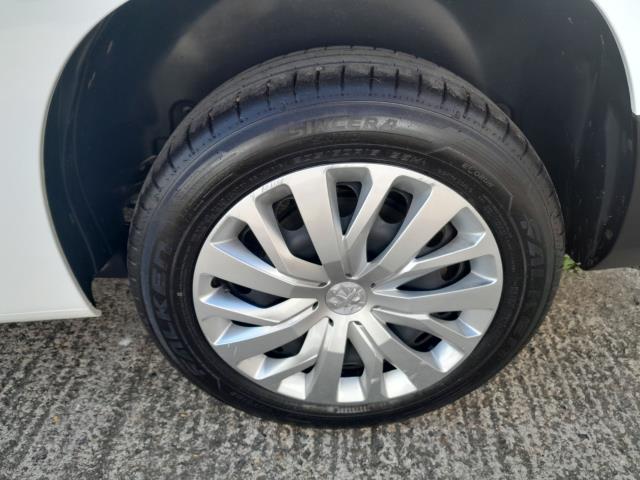 2020 Peugeot Partner 950 1.5 Bluehdi 100 Professional Van L2 (NV70CXR) Image 25