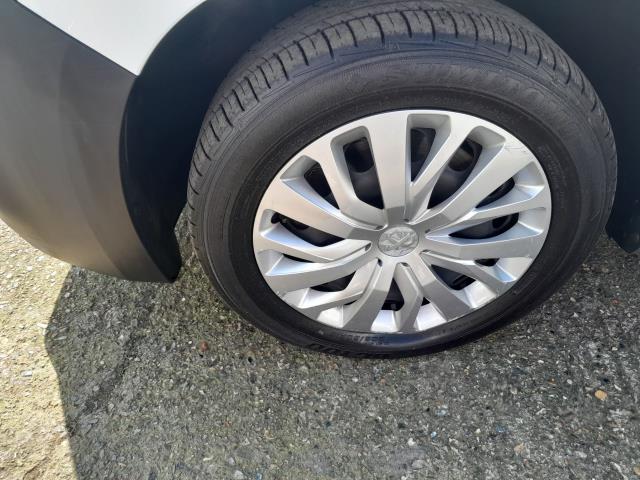 2020 Peugeot Partner 950 1.5 Bluehdi 100 Professional Van L2 (NV70CXR) Image 24