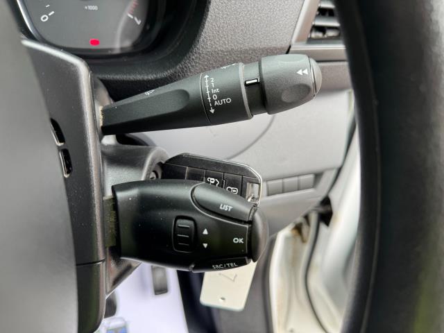 2020 Peugeot Expert 1000 1.5BLUE HDI 100PS PROFESSIONAL EURO 6 (NV70CXY) Image 24