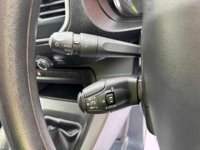 2020 Peugeot Expert 1000 1.5BLUE HDI 100PS PROFESSIONAL EURO 6 (NV70CXY) Image 23