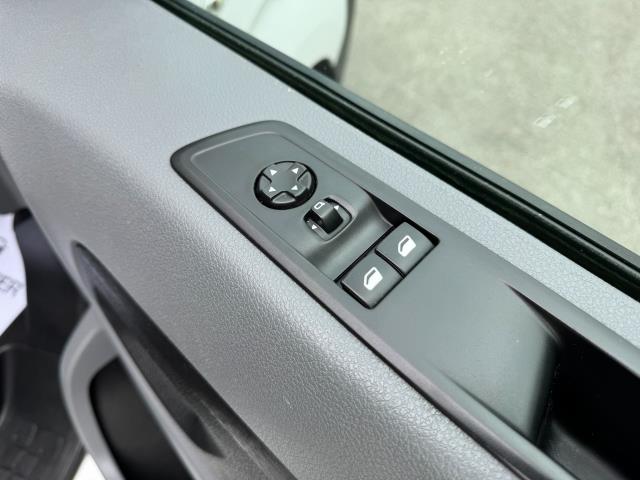 2020 Peugeot Expert 1000 1.5BLUE HDI 100PS PROFESSIONAL EURO 6 (NV70CXY) Image 19