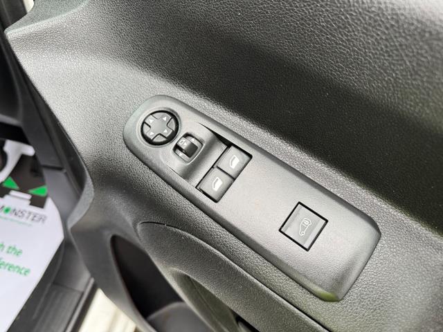 2020 Peugeot Partner 1000 1.5 Bluehdi 100 Professional Van Euro 6 (NV70DWN) Image 19