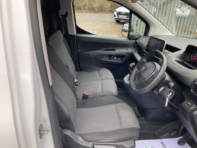 2020 Peugeot Partner 1000 1.5 Bluehdi 100 Professional Van (NV70DWU) Image 14