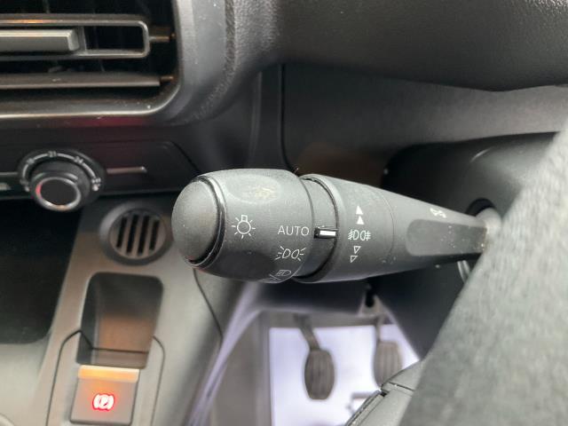 2020 Peugeot Partner 1000 1.5 Bluehdi 100 Professional Van (NV70DWU) Image 27
