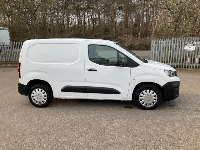 2020 Peugeot Partner 1000 1.5 Bluehdi 100 Professional Van (NV70DWX) Image 13