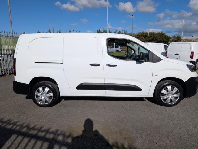 2021 Peugeot Partner L2 950 1.5 Bluehdi 100 Professional Van (NV70EYT) Image 12