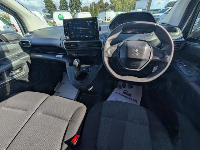 2021 Peugeot Partner L2 950 1.5 Bluehdi 100 Professional Van (NV70EYT) Image 15