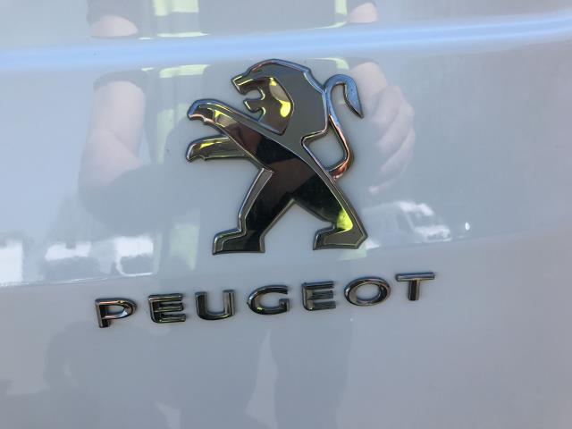 2020 Peugeot Partner 1000 1.5 Bluehdi 100 Professional Van (NV70FBY) Image 19