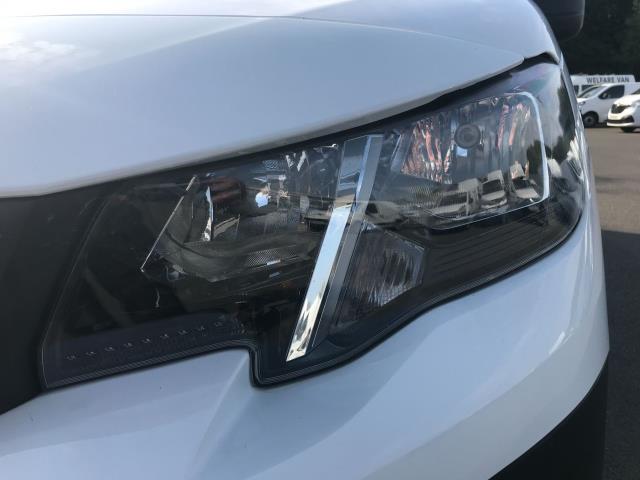 2020 Peugeot Partner 850 1.5 Bluehdi 100 Professional Crew Van (NV70FHY) Image 15