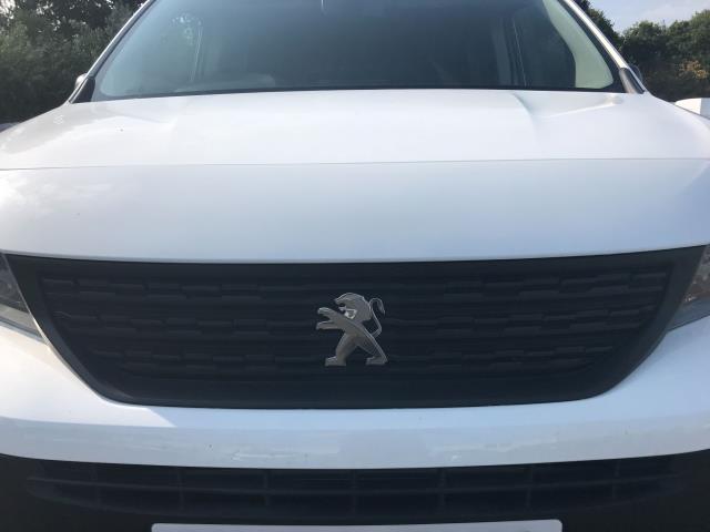 2020 Peugeot Partner 850 1.5 Bluehdi 100 Professional Crew Van (NV70FHY) Image 14