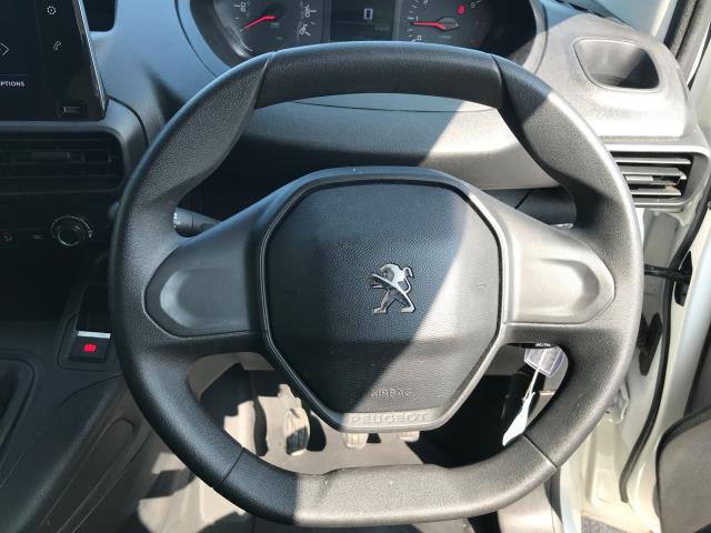 2020 Peugeot Partner L2 950 1.5BLUE HDI 100PS PROFESSIONAL EURO 6 (NV70FKG) Image 17