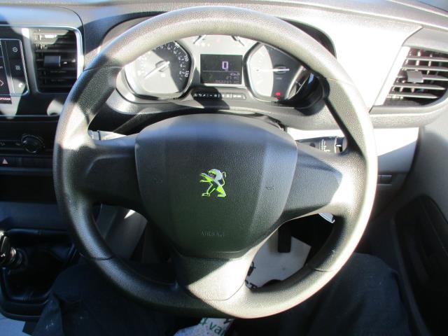 2020 Peugeot Expert 1400 2.0 Bluehdi 120 Professional Van (NV70GLF) Image 14
