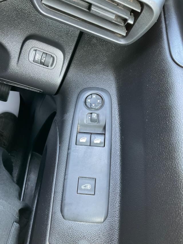 2021 Peugeot Partner 1000 1.5 Bluehdi 100 Professional Van (NV70HDZ) Image 32