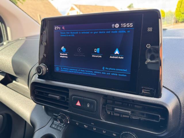 2020 Peugeot Partner 1000 1.5 Bluehdi 100 Professional Van (NV70HFC) Image 24