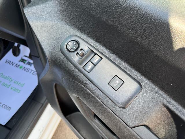 2020 Peugeot Partner 1000 1.5 Bluehdi 100 Professional Van (NV70HFC) Image 19