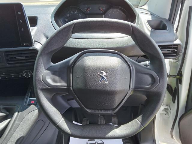 2020 Peugeot Partner 1000 1.5 Bluehdi 100 Professional Van (NV70HFM) Image 25