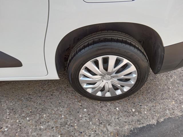 2020 Peugeot Partner 1000 1.5 Bluehdi 100 Professional Van (NV70HFM) Image 32