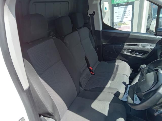 2020 Peugeot Partner 1000 1.5 Bluehdi 100 Professional Van (NV70HFM) Image 21