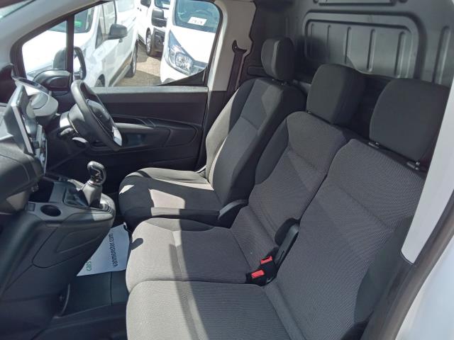 2020 Peugeot Partner 1000 1.5 Bluehdi 100 Professional Van (NV70HFM) Image 17