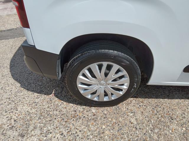 2020 Peugeot Partner 1000 1.5 Bluehdi 100 Professional Van (NV70HFM) Image 31