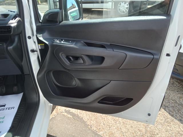 2020 Peugeot Partner 1000 1.5 Bluehdi 100 Professional Van (NV70HFM) Image 24