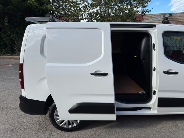 2020 Peugeot Partner 950 1.5 Bluehdi 100 Professional LONG Van (NV70JLU) Image 44